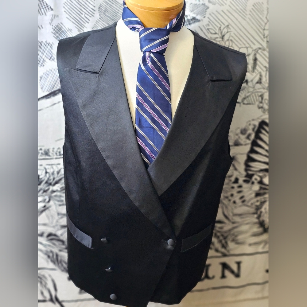 Like New Michael Kors Blue, Purple, And Gray Tie 100% Silk